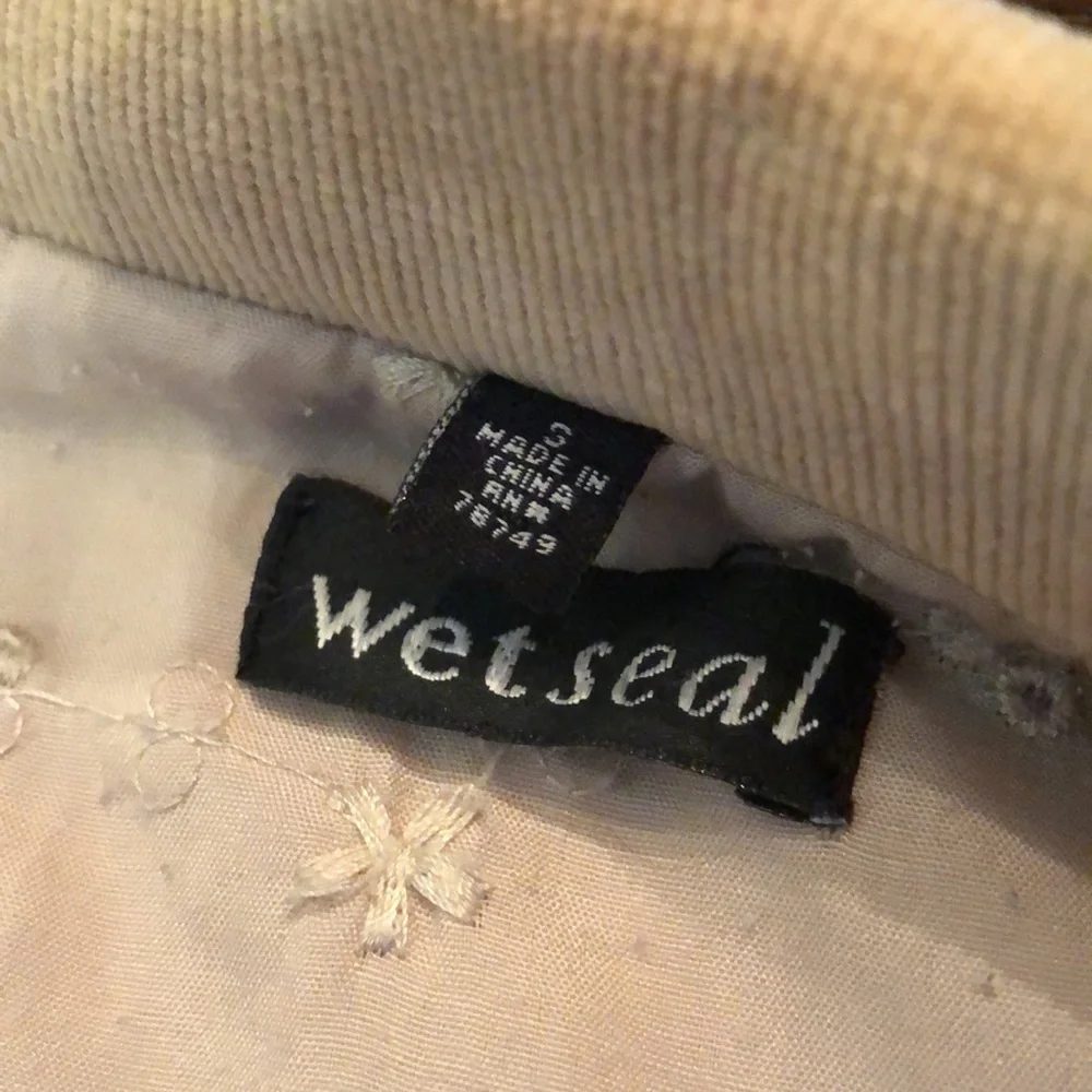🌻Wet Seal Corduroy embroidered bohemian fringe snap close eyelet lined jacket - Picture 10 of 16